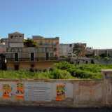 La villa si trova su strada San Girolamo ed � la sola del rione a essere sopravvissuta alla foga edilizia che, a partire dal Dopoguerra, ha portato in tutto il capoluogo pugliese all�abbattimento di tante antiche costruzioni per far posto a moderni condomini